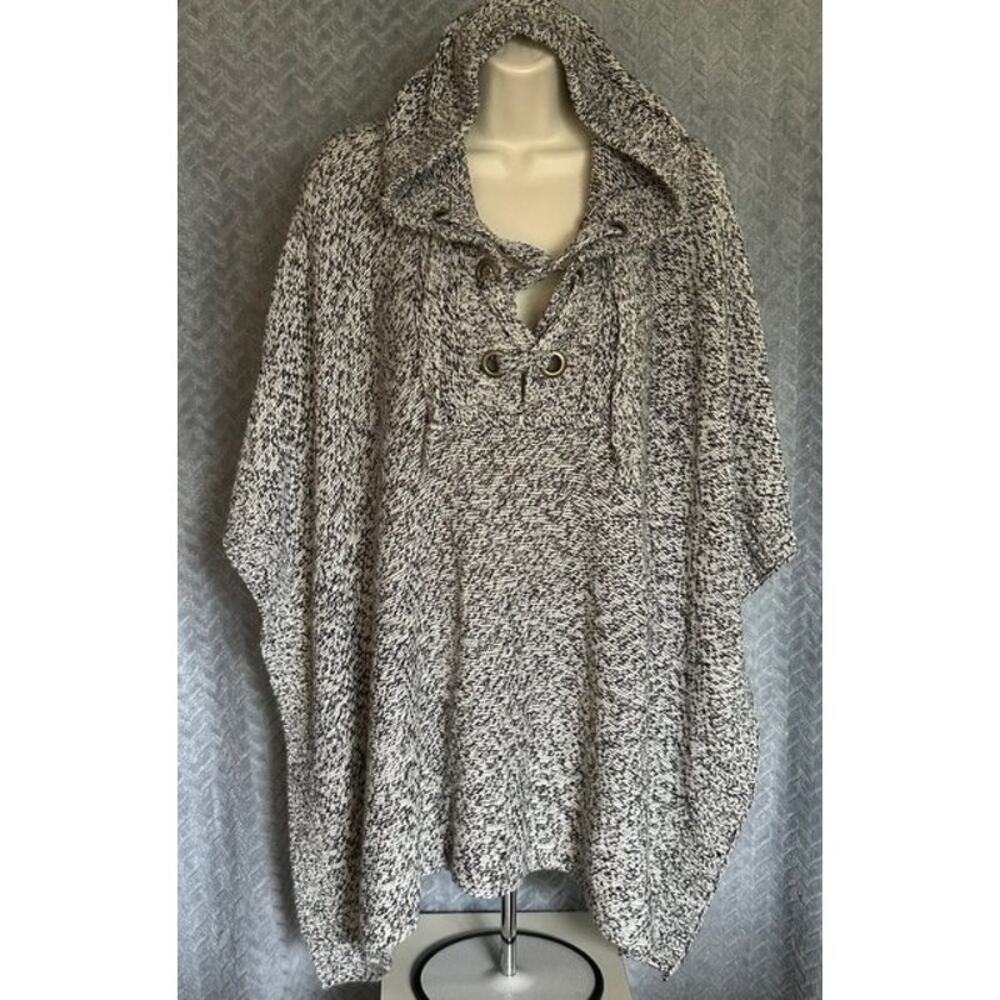 ALYA Hooded Knit Poncho Lace-Up neckline Grommets Size S/M Chunky BOHO Retro